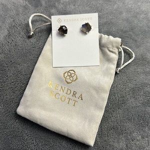 BRAND NEW - NEVER USED / Kendra Scott Black Pearl Stud Earrings